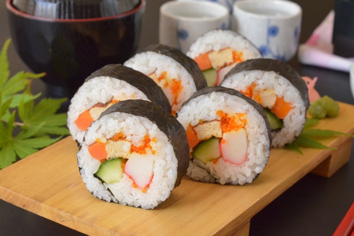 4 Resep Sushi yang Enak Buat Makan Siang, Ada California Roll yang Jadi ... Sushi Roll Simpel dengan Bahan Lokal
