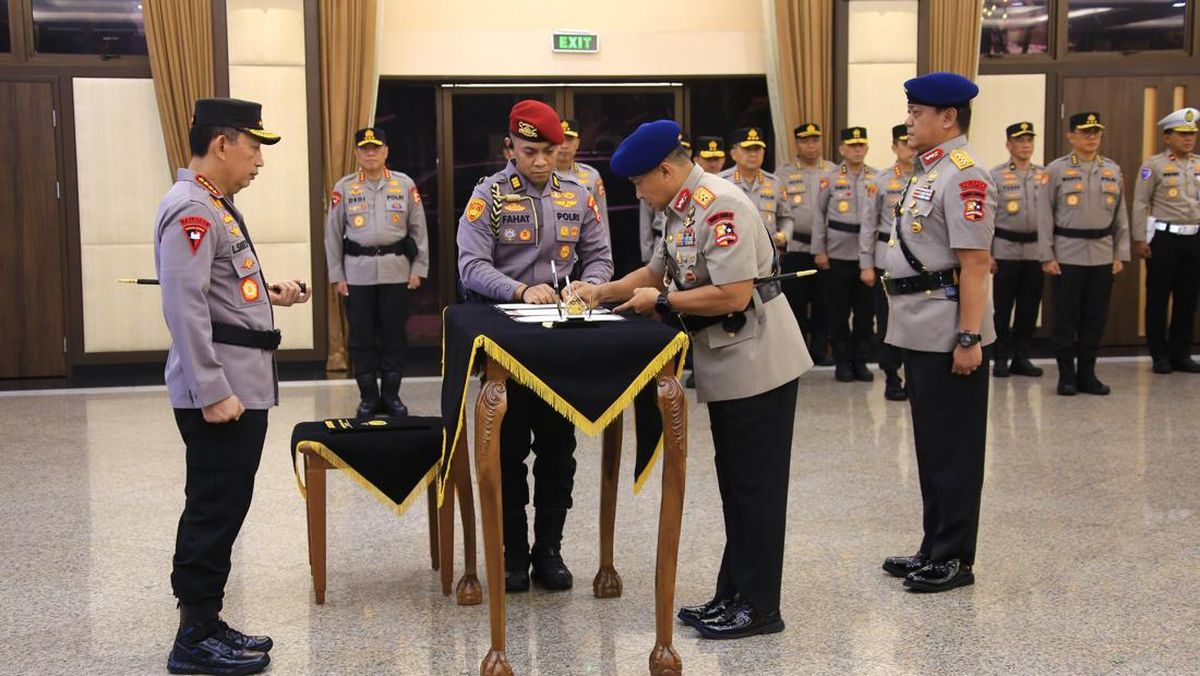 Sertijab Kabaintelkam dan Dankor Brimob Dipimpin Kapolri